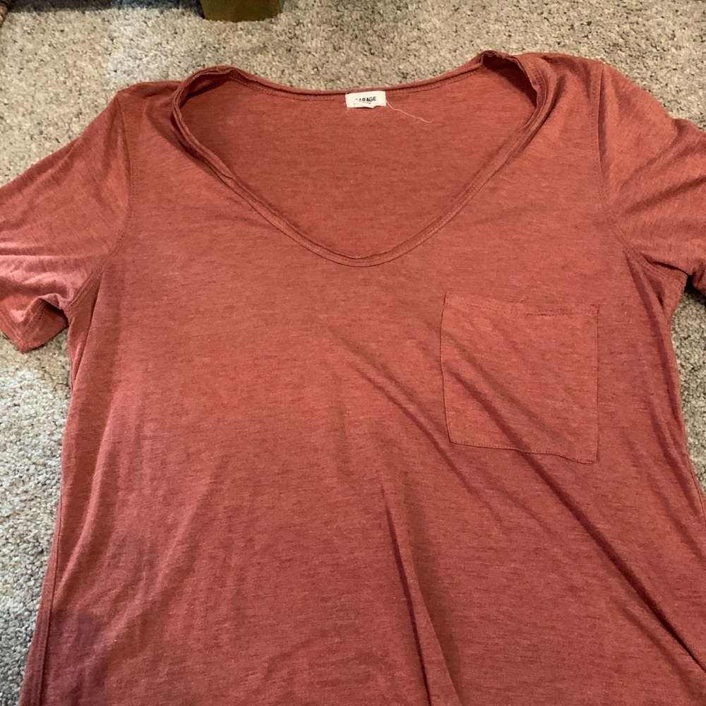 Rust v neck tee